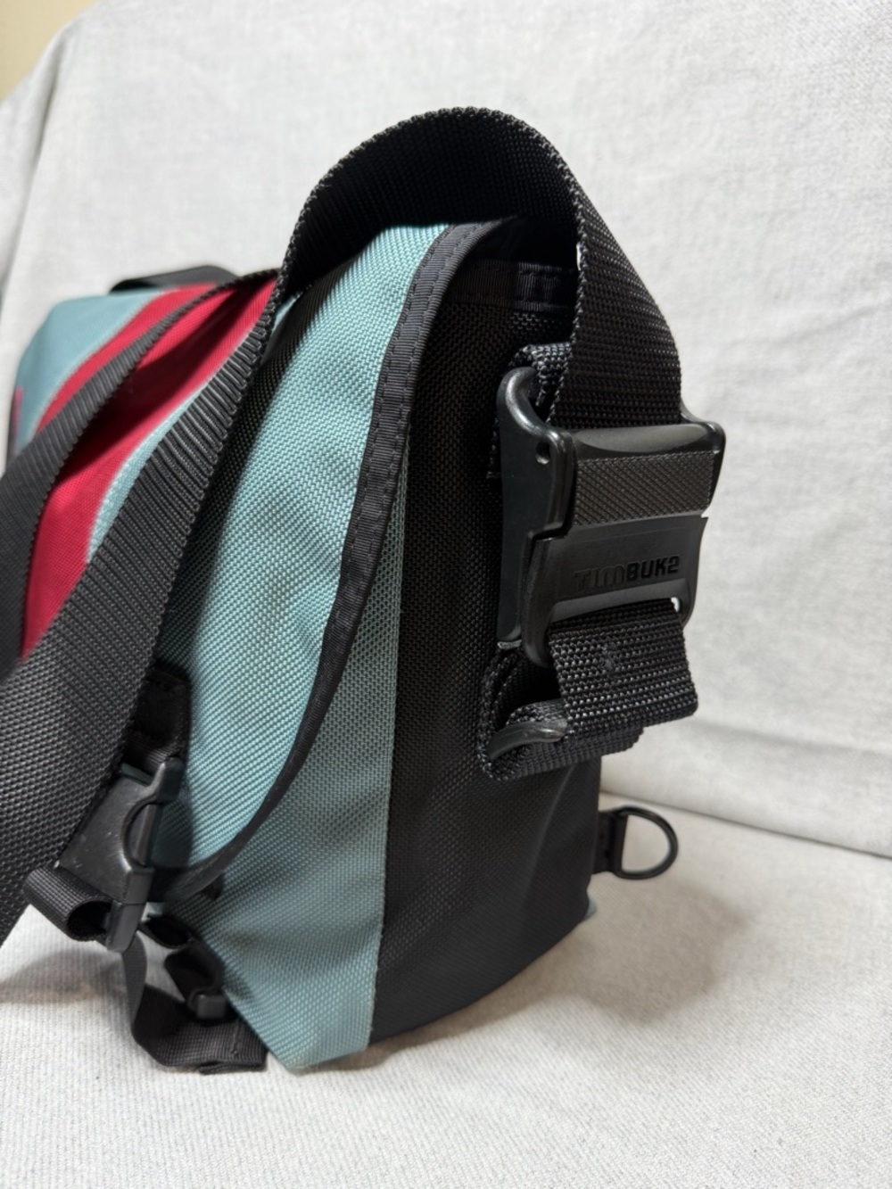 Vintage Timbuk2 Teal and Red Two-Tone Messenger Bag - Picture 4 of 16